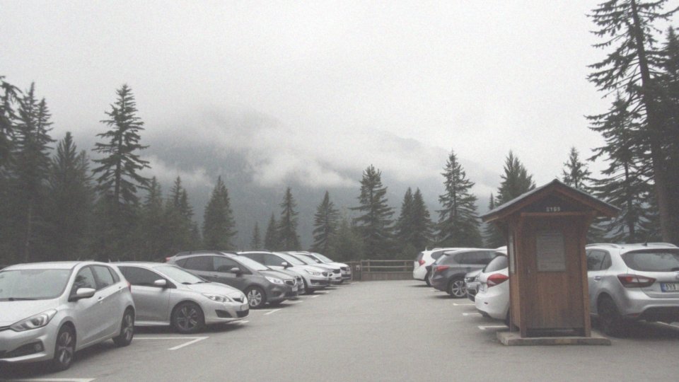 Czy konieczna jest rezerwacja miejsca parkingowego?