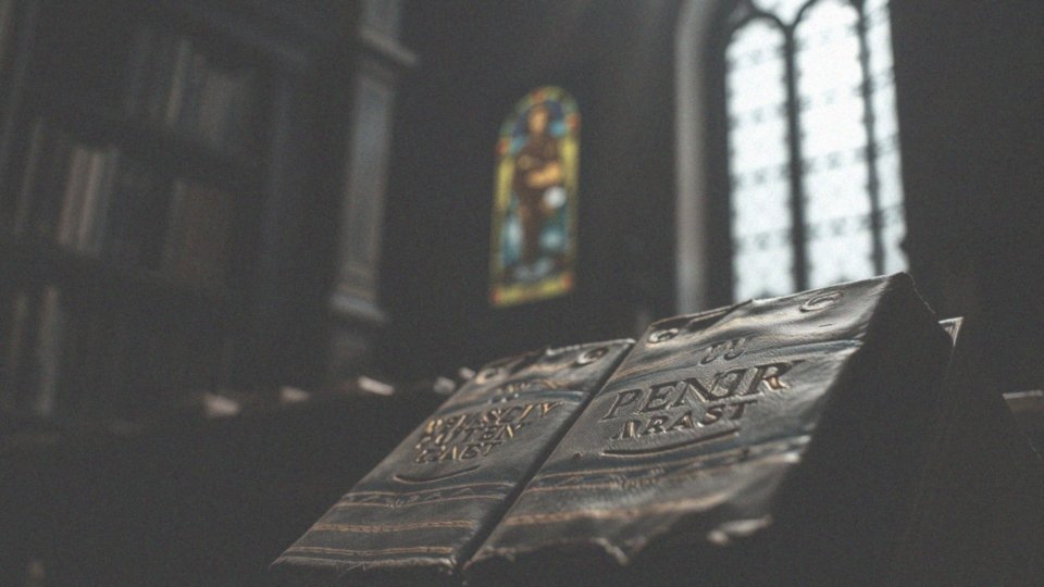 Jakie są różnice w liczbie ksiąg w różnych wersjach Starego Testamentu?