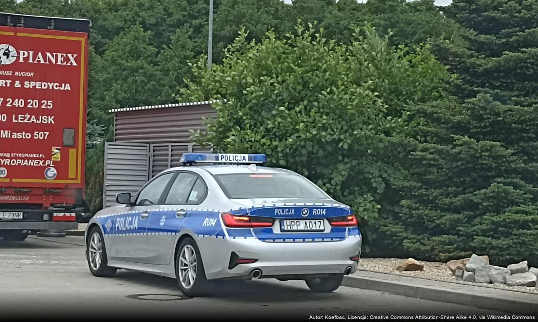 Policjanci uczą dzieci zasad bezpieczeństwa drogowego w Gubinie